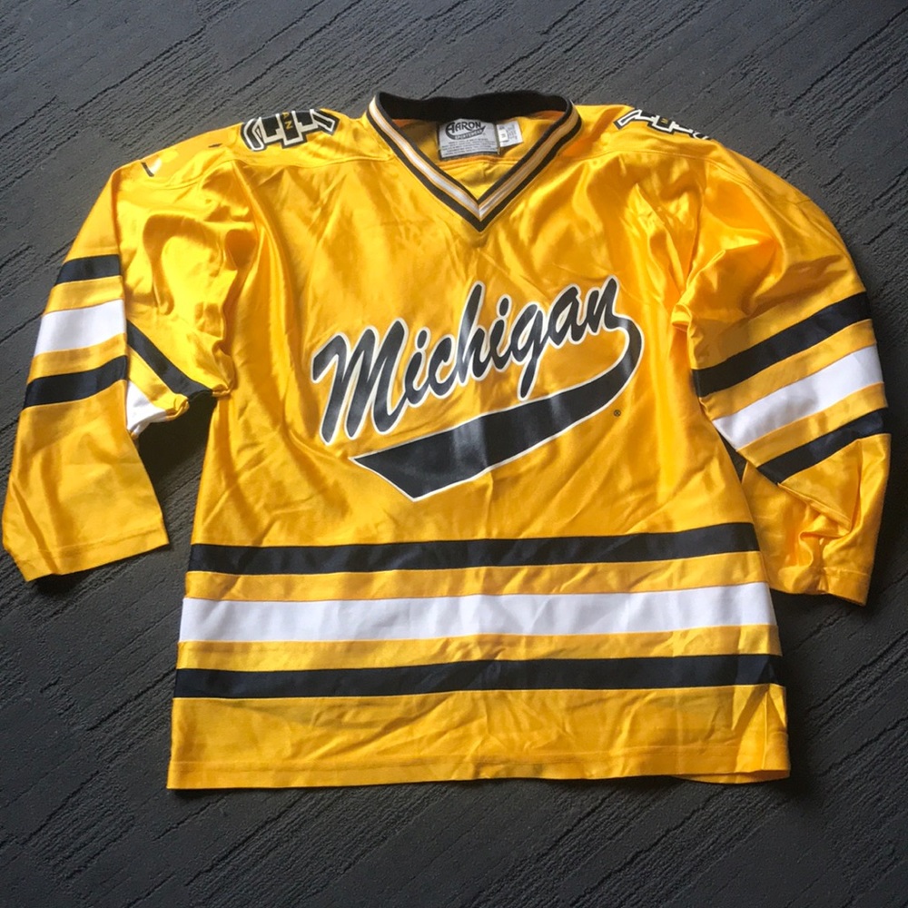 U of M hockey jersey